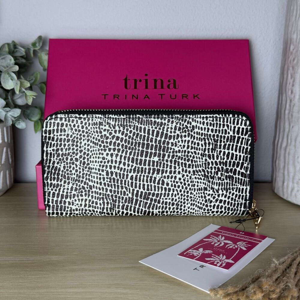 Trina Turk Large Zip Around Vegan Leather Wallet Black & White NWT - Picture 2 of 9